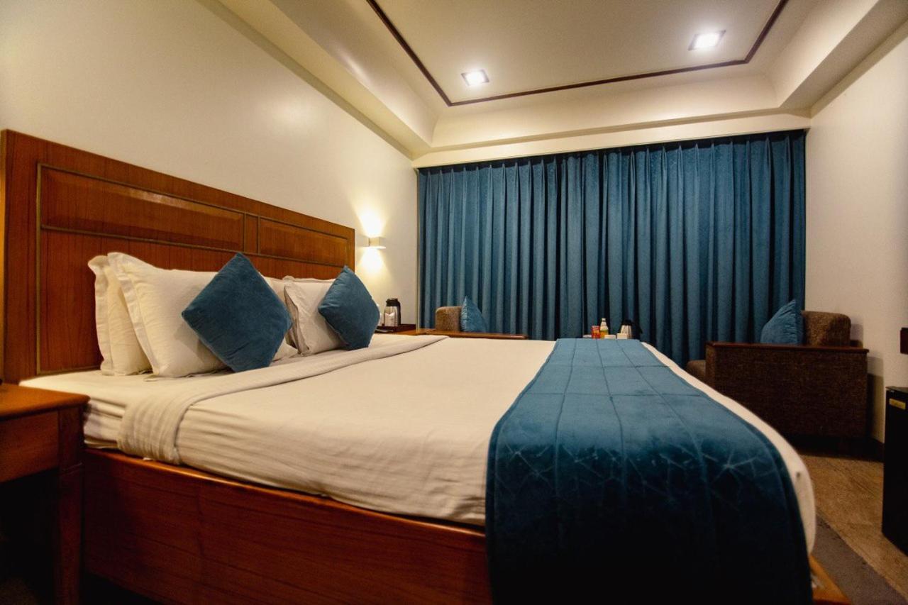 Hotel Punjab Palace Райпур Екстер'єр фото